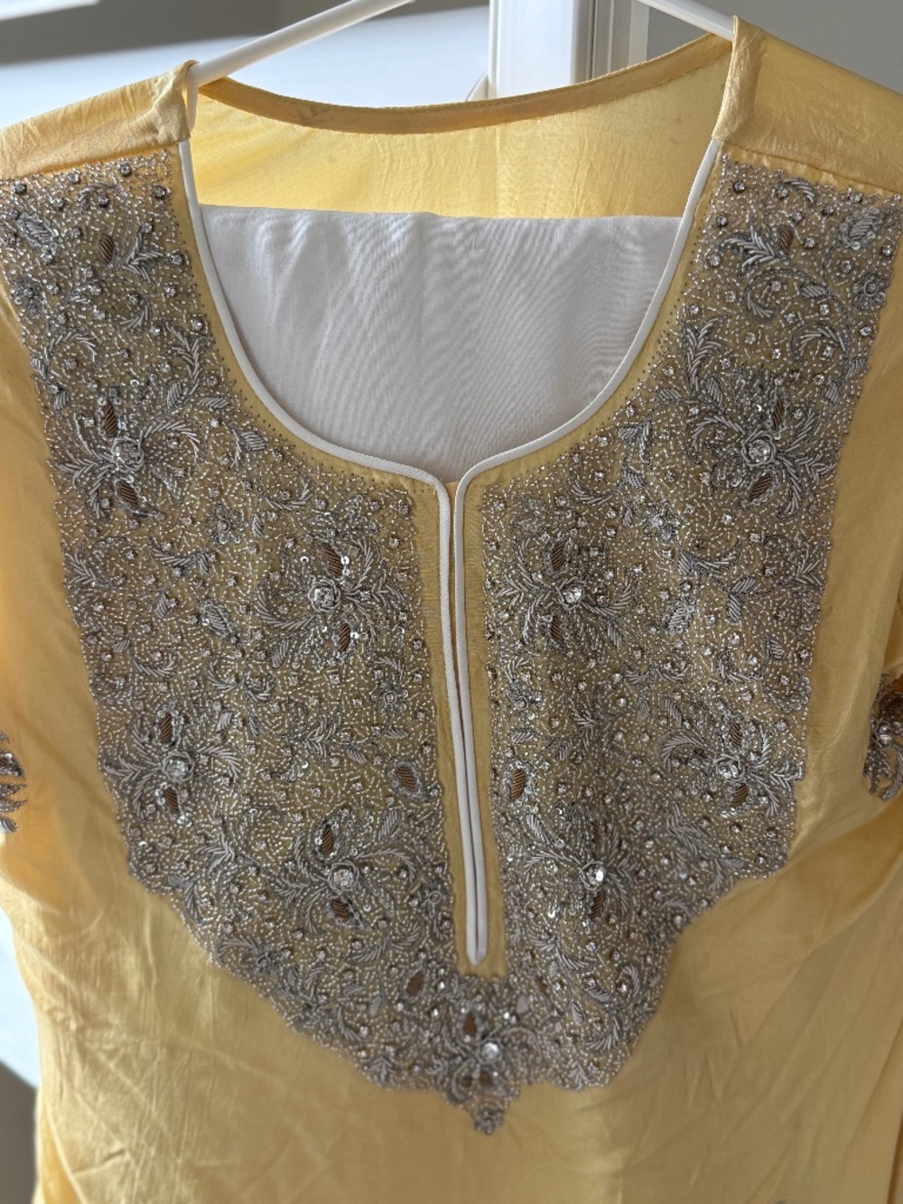 Pakistani shalwar kameez